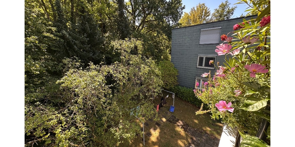 Balkon mit Blick in Grüne