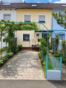 FAMILIENTRAUM MIT GARTEN, GARAGE & STELLPLATZ - Reihenmittelhaus Reutlingen Reutlingen-Betzingen | Angebot:26991022